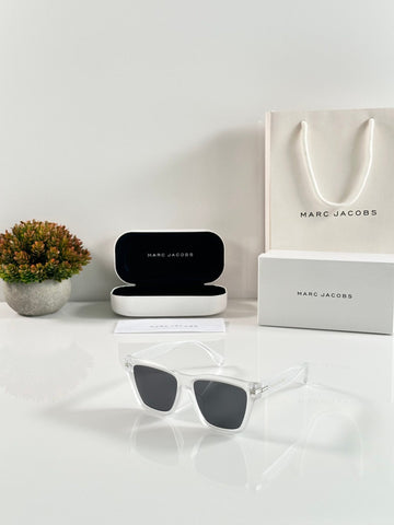 Marc Jacobs 1002 Ice Black