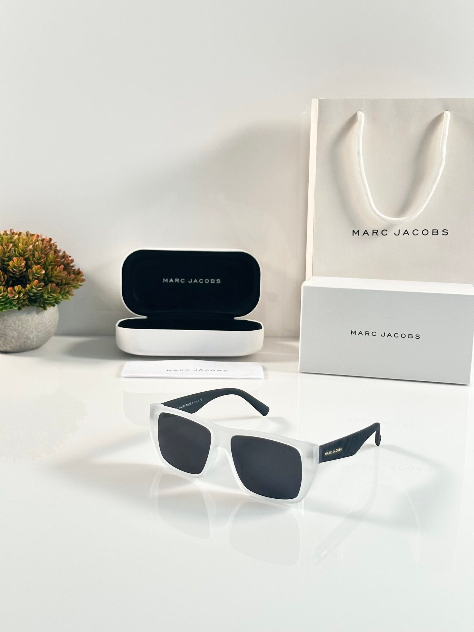Marc Jacobs 6801 Ice Black