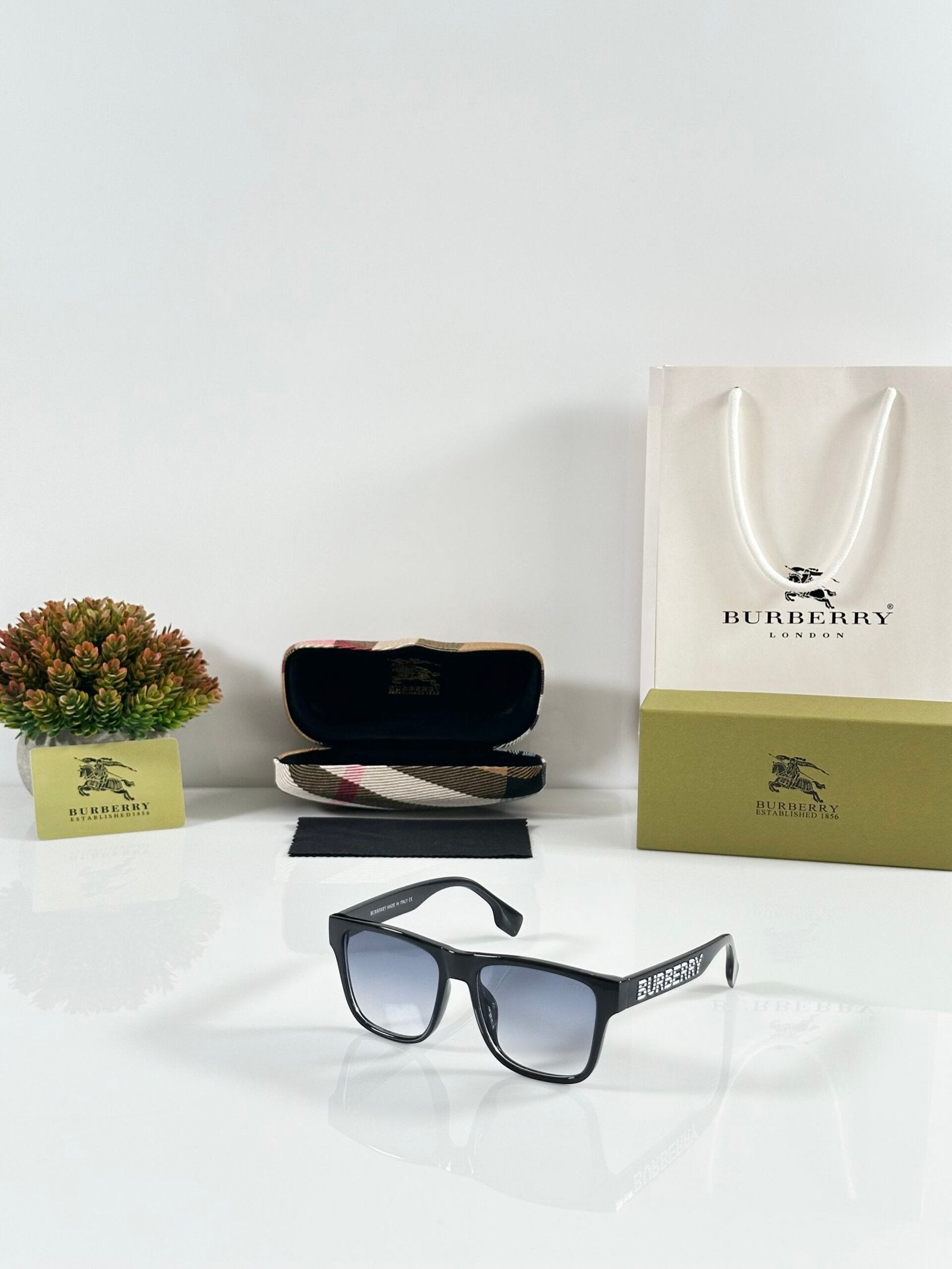 Burberry_4458_Black_Blue