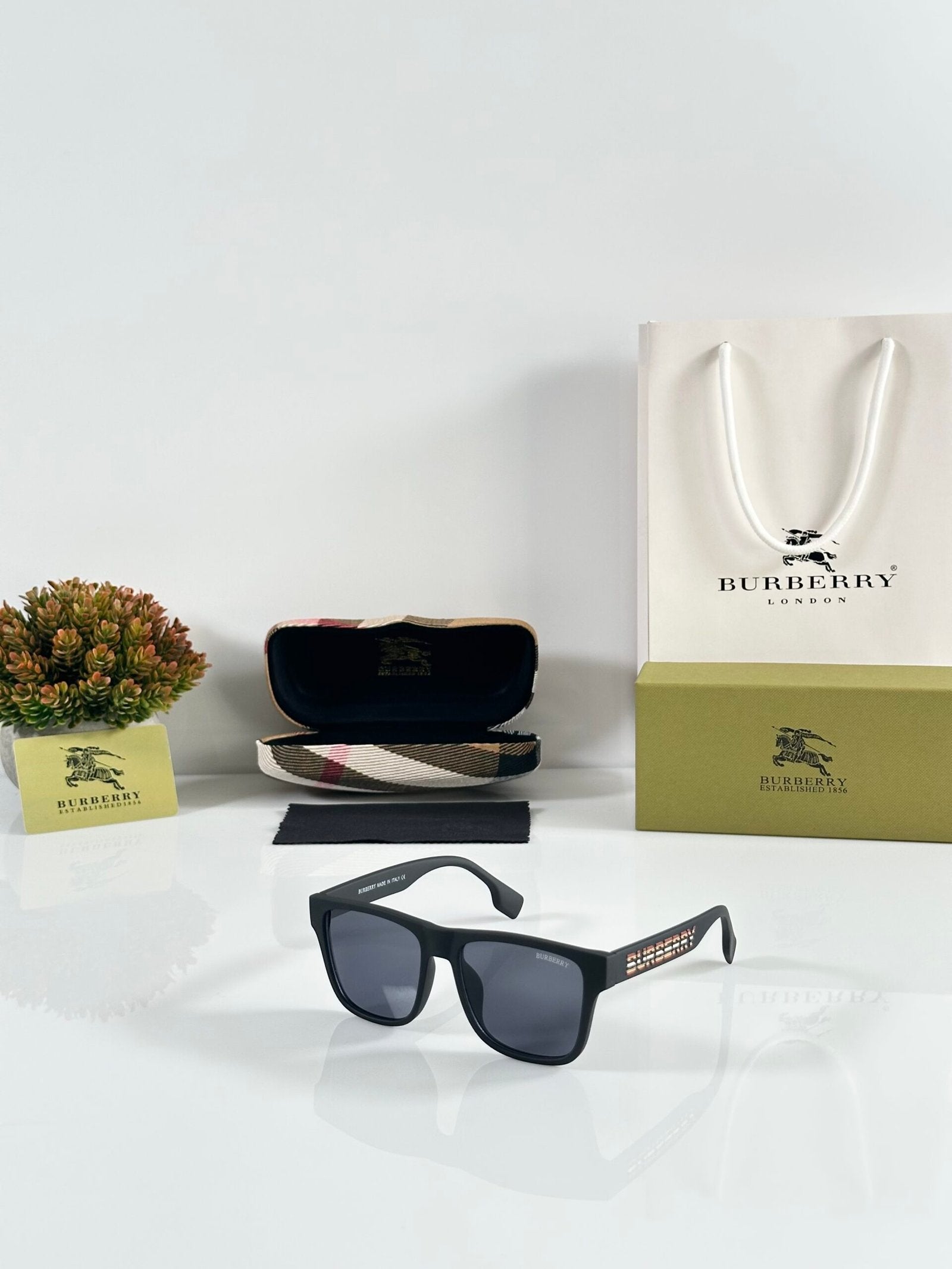 Burberry_4458_Black_Multi