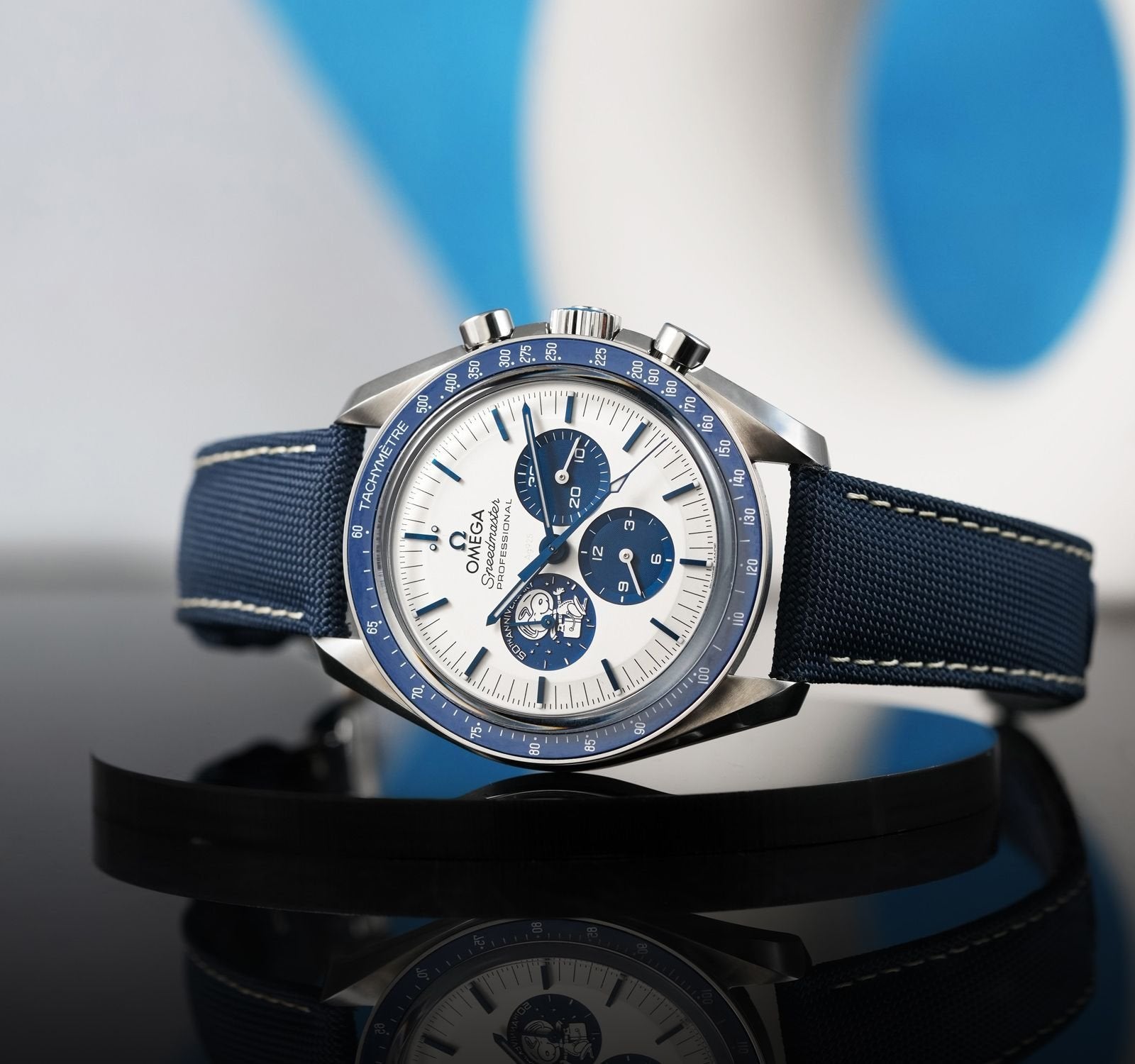 Omeg_a speedmaster Snoopy 50Th Anniversary